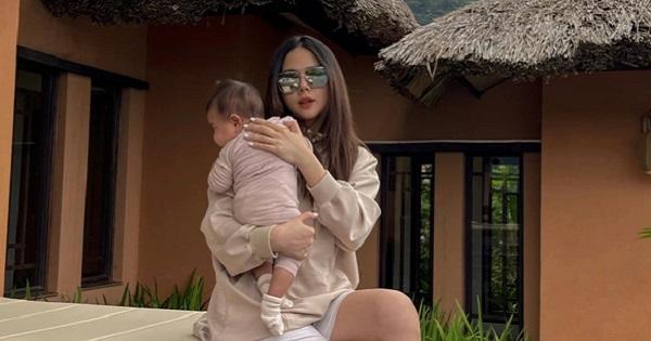 Phanh Lee bế con gái triệu đô trên tay, sắc vóc như chưa có cuộc sinh nở