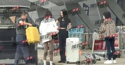 Con gái Vương Phi thân mật với tình mới của bố, thân hình siêu mẫu nổi bật