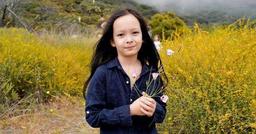 Con trai lai Tây của Hồng Nhung: Thích ăn chay, nuôi tóc dài từ bé