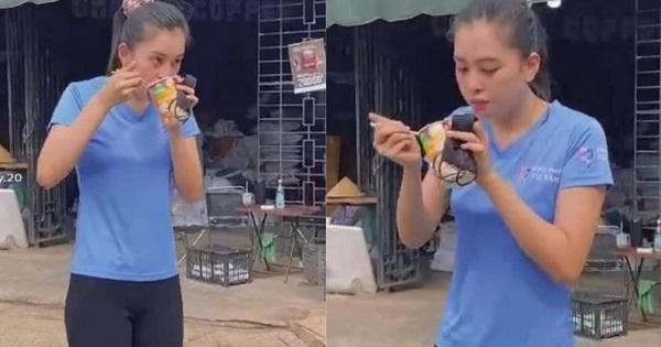 Ăn mì tôm bên thùng rác, Hoa hậu Tiểu Vy vẫn xinh đẹp thu hút mọi ánh nhìn