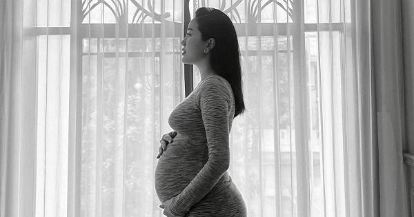 Bảo Thy lần đầu khoe ảnh bầu 35 tuần do chính tay ông xã đại gia chụp
