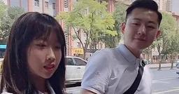 Bố đến trường đón con gái nhưng bị nhầm là bạn trai vì quá trẻ đẹp
