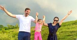 Vân Khánh "Thương ngày nắng về" ngoài đời được chồng Tây yêu chiều, khác hẳn phim