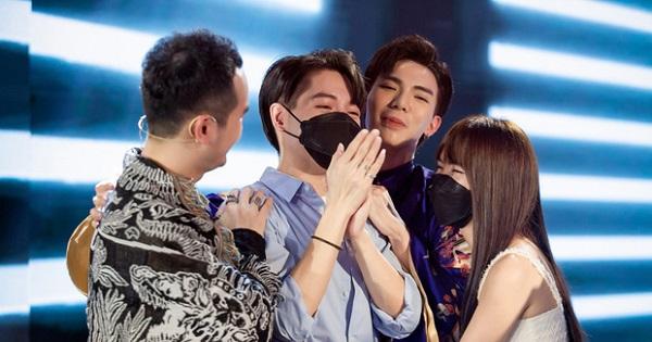 Erik gọi điện cho Đức Phúc bật khóc nức nở giữa đêm vì áp lực