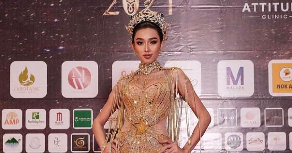 Thùy Tiên xinh như nữ thần, nói cùng lúc 3 thứ tiếng khi dự sự kiện lớn tại Thái Lan