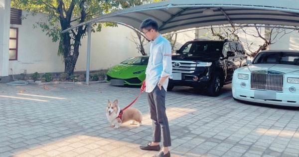 Em trai Phan Thành khoe ảnh chúc Noel, netizen chỉ dán mắt 2 chiếc siêu xe có tiền cũng không dễ mua