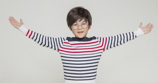 Sao nhí Bố Ơi Mình Đi Đâu Thế bản Hàn sau 8 năm: Điển trai như tài tử, học siêu giỏi