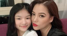 Trương Ngọc Ánh hội ngộ con gái, nhan sắc ái nữ để mặt mộc lấn lướt mẹ