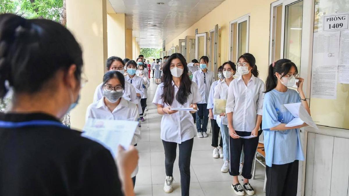 Thi Tốt nghiệp THPT Quốc Gia 2022: Thí sinh phải cất đồ cách phòng thi 25m