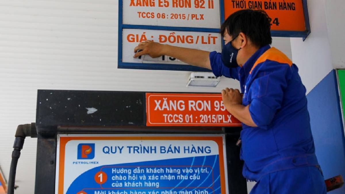 Giá xăng RON95 chiều 13/6 xô đổ mọi kỷ lục, cán mốc 32.370 đồng/lít