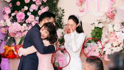 Minh Hằng được tặng sổ hồng làm sính lễ, chân dung ông xã được bạn thân hé lộ