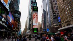 Thiều Bảo Trâm bất ngờ xuất hiện trên Quảng trường Thời đại (Mỹ)