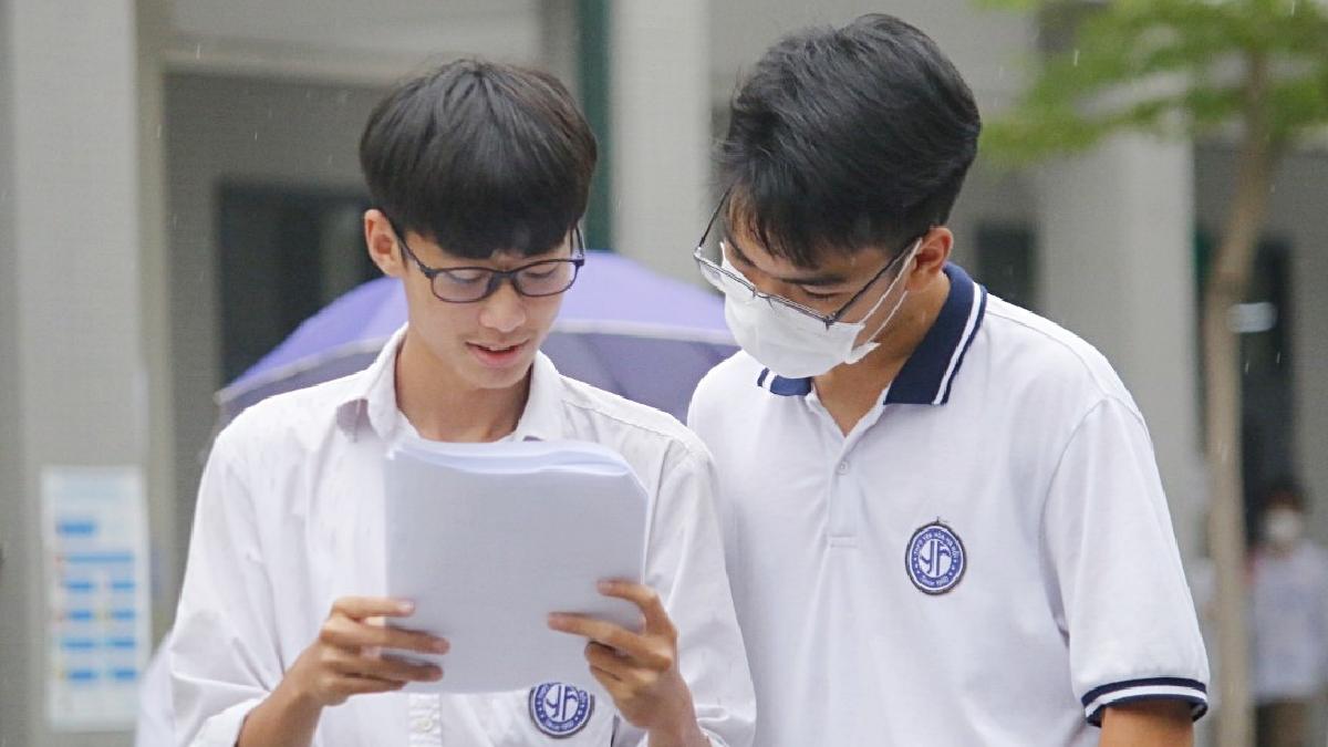 Thủ khoa 3 điểm 10 kỳ thi THPT Quốc gia 2022 học "trường làng" ở Hà Nội