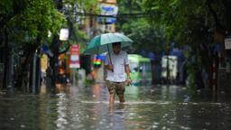 Thời tiết 2 ngày tới: Bắc Bộ tiếp tục mưa rào và dông do ảnh hưởng áp thấp