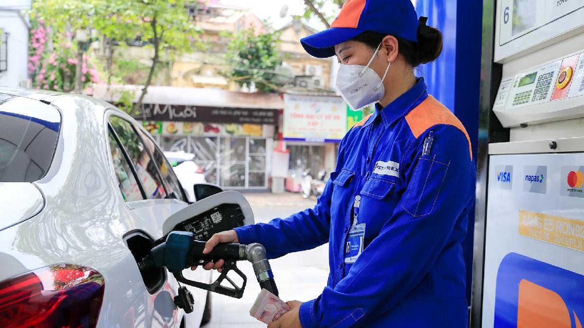 Giá xăng có thể quay đầu tăng từ ngày mai, 22/8