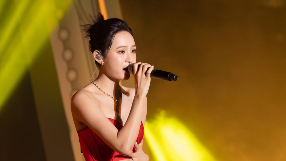 Trở lại showbiz Hiền Hồ than thở mất ngủ suốt mấy tháng nay