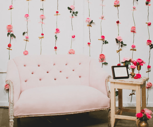 Hướng dẫn tự tạo bức rèm hoa để trang trí tường thêm lãng mạn