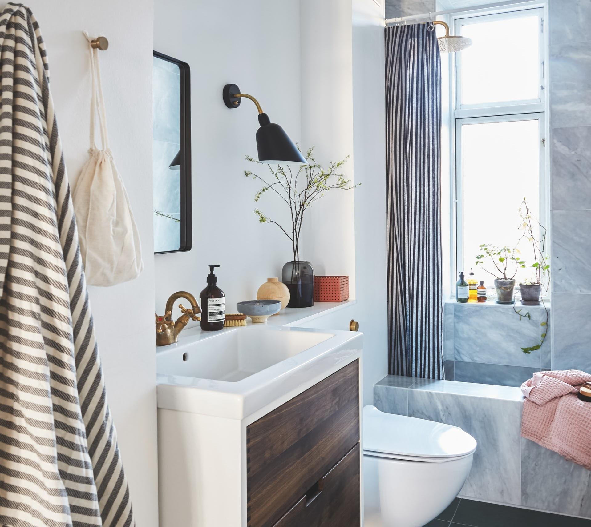 Có tài để làm gì? Để cải tạo phòng tắm 3m² thành spa tại gia chứ làm gì!