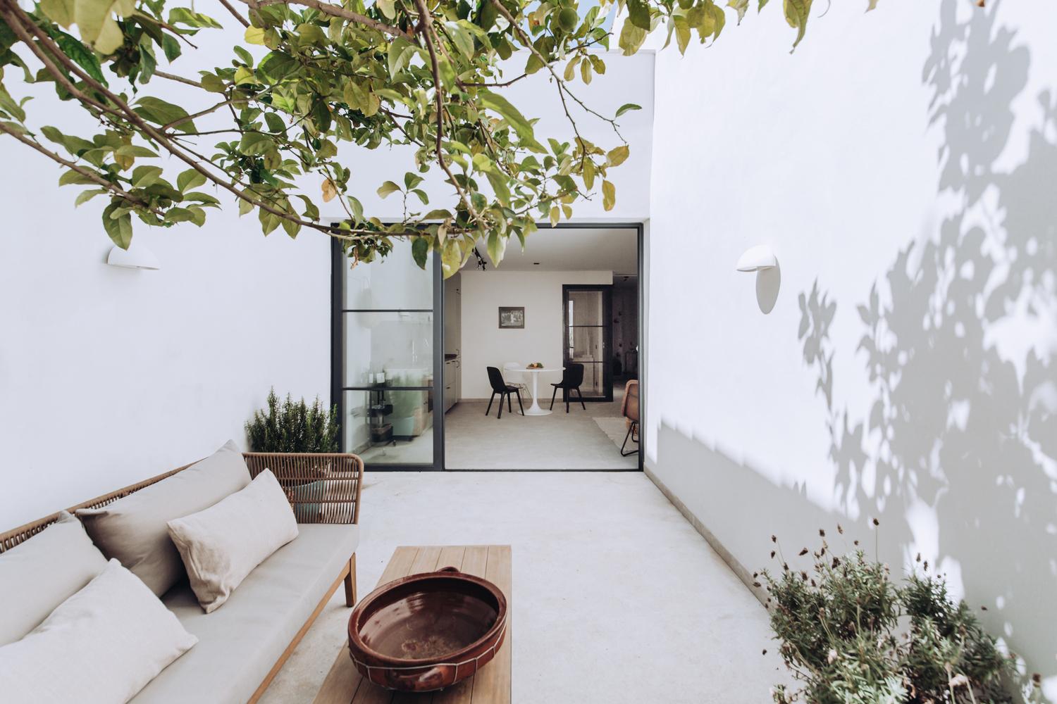 Portixol House - Ngôi nhà tuyệt đẹp với góc sân và khoảng trời siêu lãng mạn