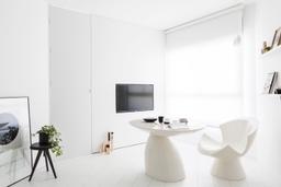 Căn hộ 42m² tỏa sáng với thiết kế tối giản cùng gam màu trắng chủ đạo