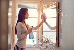 Làm thế nào để vệ sinh phòng tắm sạch bong chỉ với vỏn vẹn 15 phút?