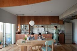 Căn hộ 74m² với "đường cong" càng nhìn càng thấy hợp lý của gia đình trẻ