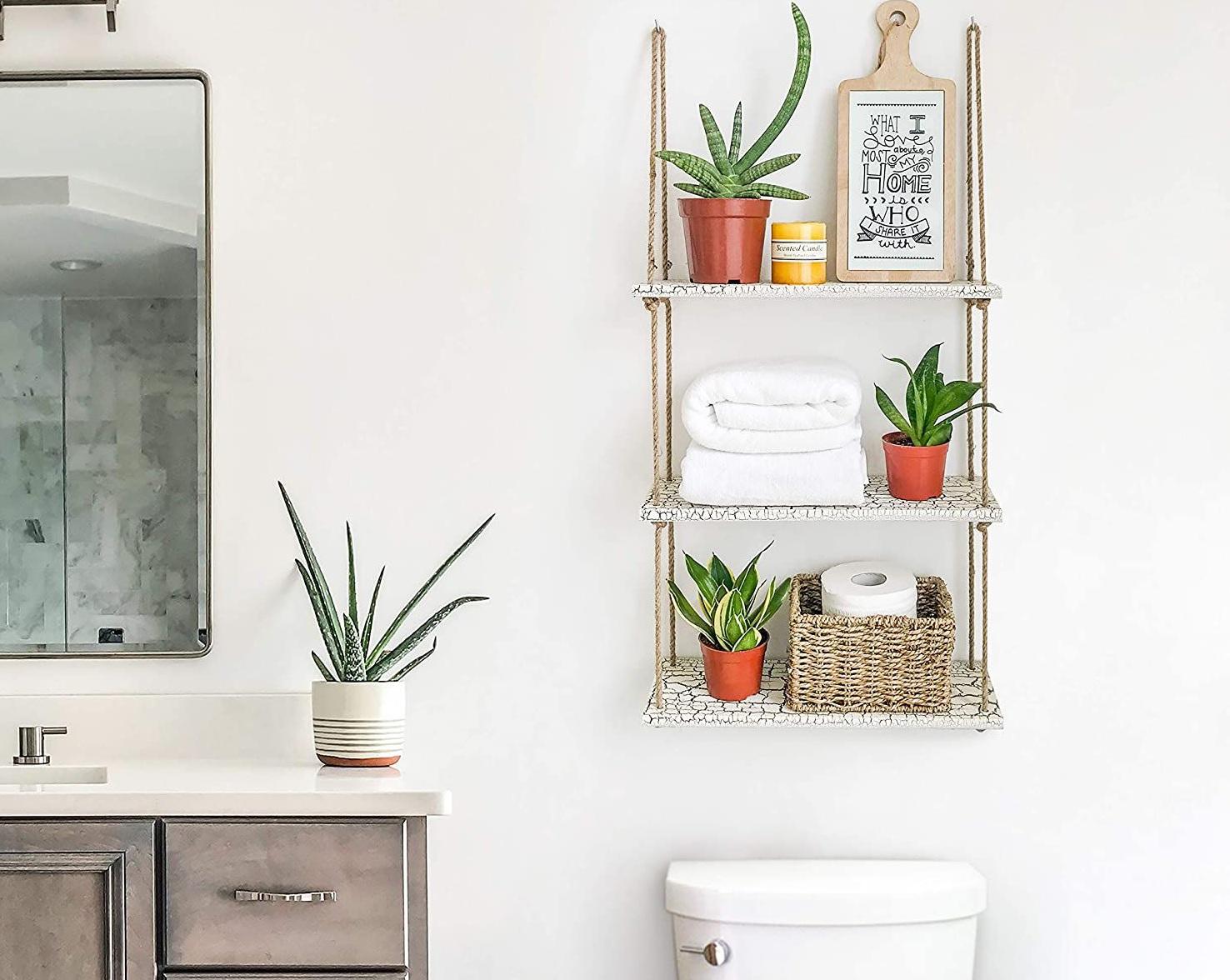 9 mẫu kệ từ tối giản đến độc đáo cho phòng tắm vừa gọn gàng lại xinh xắn