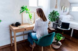 Góc làm việc tại gia bố trí trong phòng ngủ: Liệu có tốt theo phong thủy?