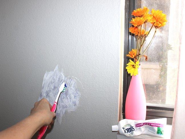 Bất ngờ với 5 công dụng làm sạch nội thất và đồ cá nhân từ kem đánh răng