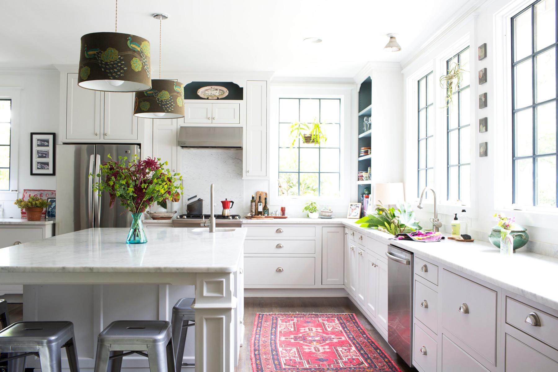 4 lời khuyên từ NTK nội thất để phòng bếp trắng nổi bật mà vẫn thanh lịch