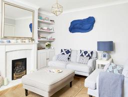 Phòng khách cũ từ "vịt con xấu xí" bỗng chốc hóa thành "thiên nga xinh đẹp" sau cải tạo