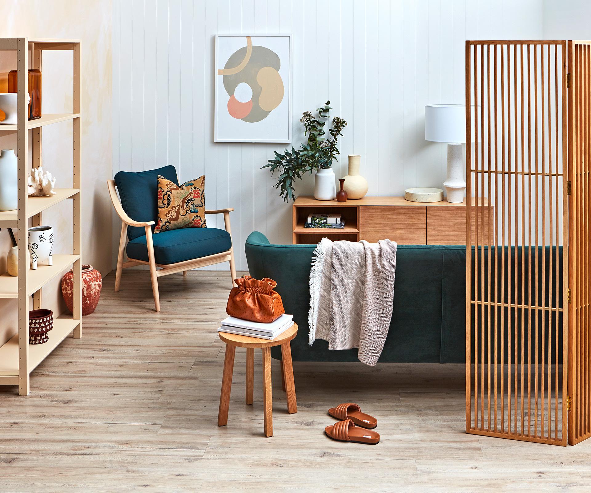 Học lỏm cách thiết kế mở "đáng điểm 10" của phòng khách kiêm phòng ăn nhỏ