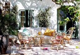 Những điều cần biết khi bảo quản, vệ sinh các loại bàn ghế ngoài trời