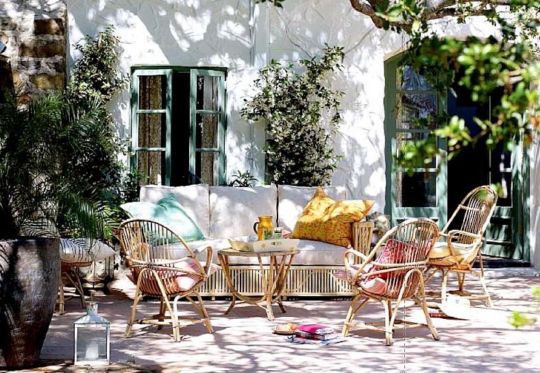 Những điều cần biết khi bảo quản, vệ sinh các loại bàn ghế ngoài trời