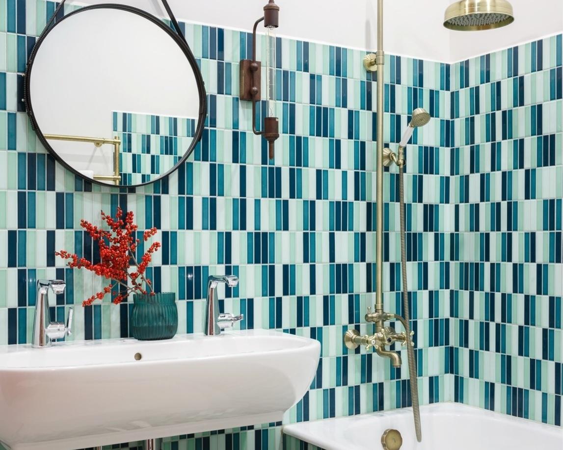 Ốp gạch thẻ theo chiều dọc, cách nâng chiều cao, tăng thẩm mĩ cho phòng tắm