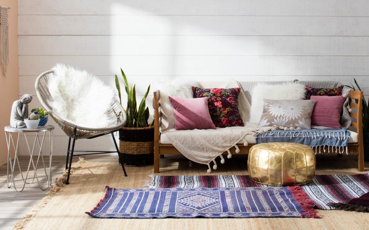 Thảm chồng thảm - cách trang trí phòng khách mới lạ, thời trang, sinh động