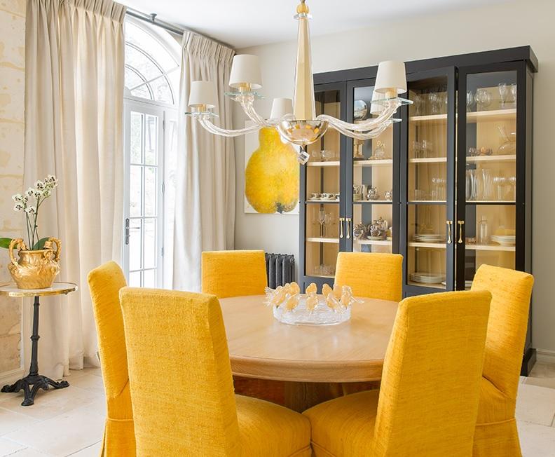 Vàng - trắng: Sự kết hợp hoàn hảo giữa nắng và ánh sáng để trang trí nhà