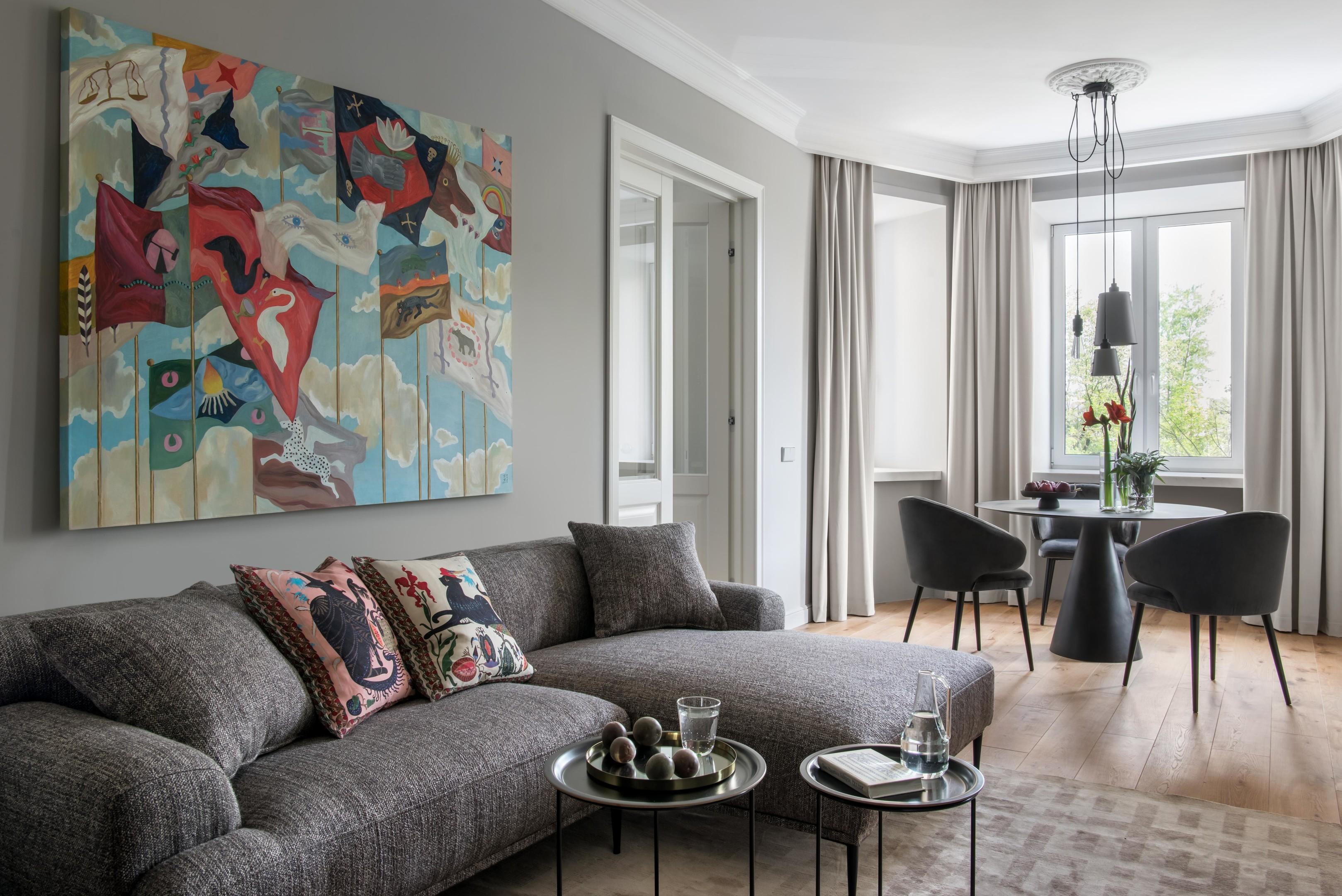 Cải tạo căn hộ 63m² với thiết kế cửa sổ lồi làm khu vực ăn uống nên thơ, thoáng sáng