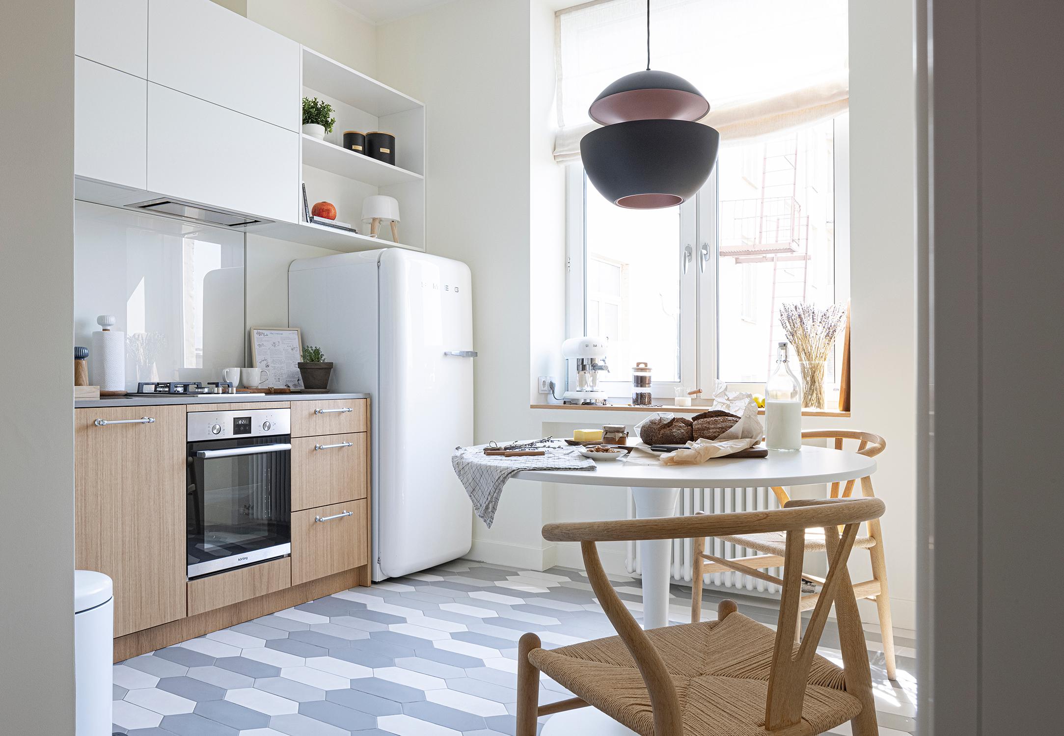 Căn hộ vỏn vẹn 41m² nhưng ấm cúng với nội thất bằng gỗ sồi và gỗ óc chó