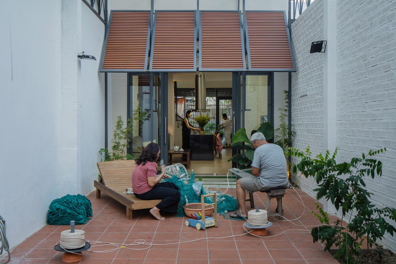 Ngôi nhà 3 tầng hiện đại dành sân nhà để duy trì nghề chài lưới ở Nha Trang