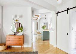 Mẹo phong thủy đơn giúp mang năng lượng tích cực cho lối ra vào nhà