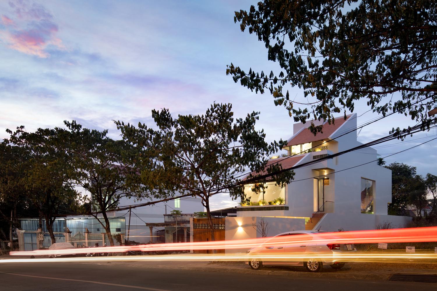 Nhà triền dốc: Ngôi nhà tận dụng độ dốc của địa hình thú vị ở Bình Dương