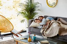 Muốn sofa bền lâu, đừng ngủ trên sofa dù chỉ là "một lúc" và 4 lưu ý khác