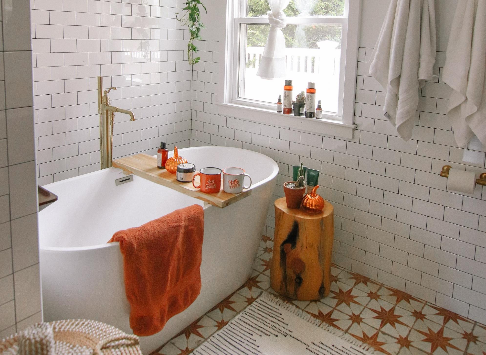 Những phòng tắm được trang trí như mang cả sắc Thu vào không gian thư giãn