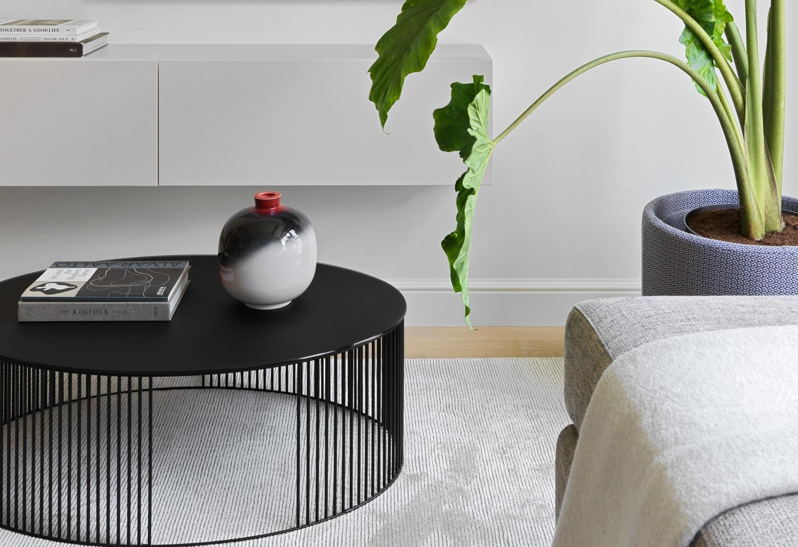 Bàn nước tròn, món nội thất giúp phòng khách mềm mại và thu hút