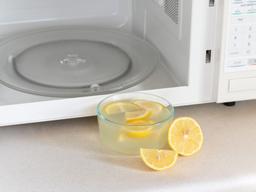 Cách làm sạch lò vi sóng bằng chanh, vừa nhanh vừa sạch!