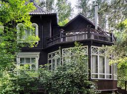 Ngôi nhà gỗ ngoại ô lãng mạn với sân vườn ngập tràn hoa cỏ KTS tài hoa xây tặng vợ