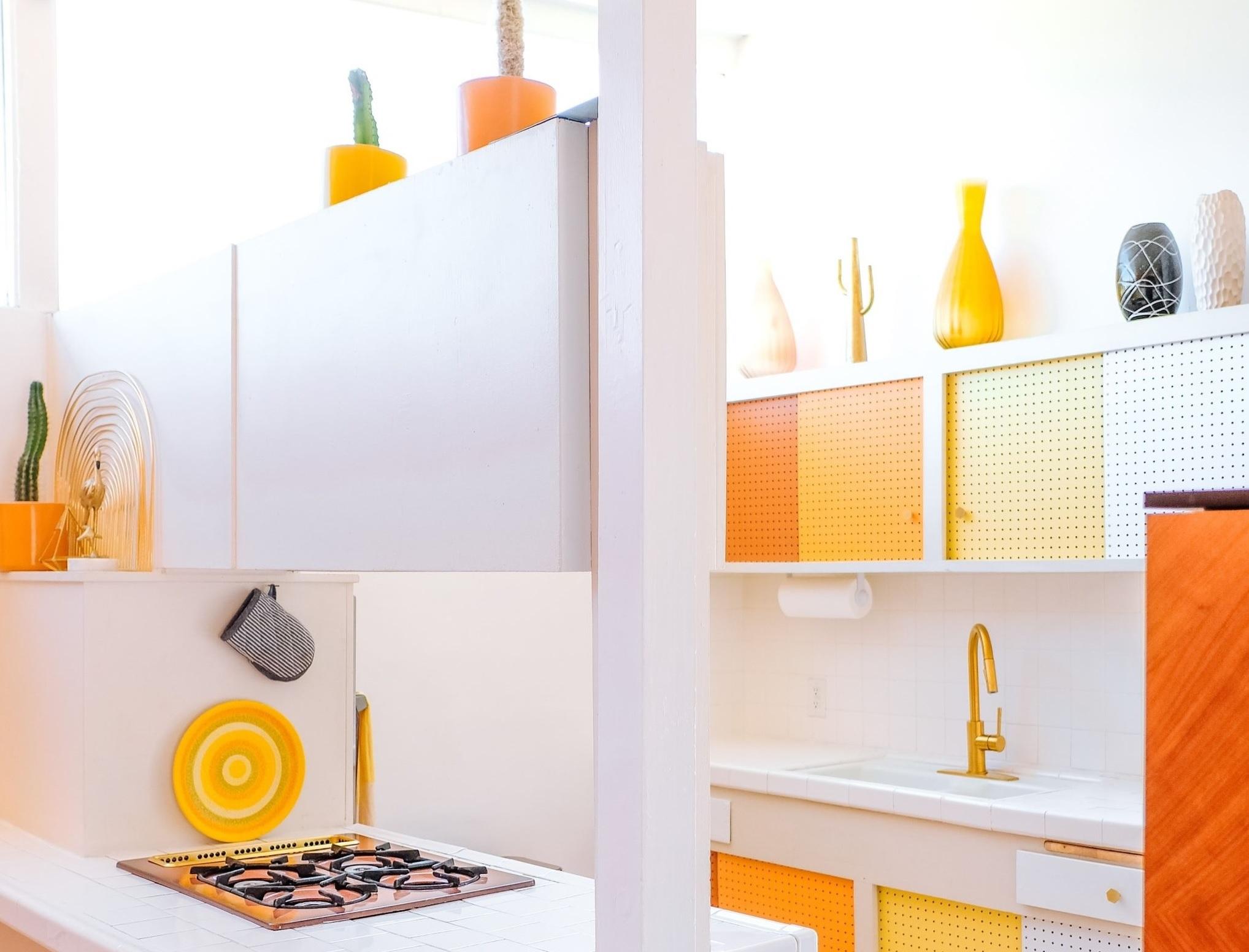 4 ý tưởng tận dụng nóc tủ bếp làm nơi lưu trữ mà không gian vẫn xinh xắn