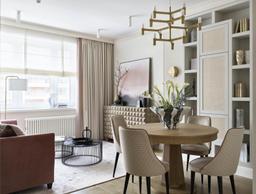 Căn hộ 50m² màu sắc trang nhã, sử dụng thiết kế cửa trượt để phân vùng đẹp mắt