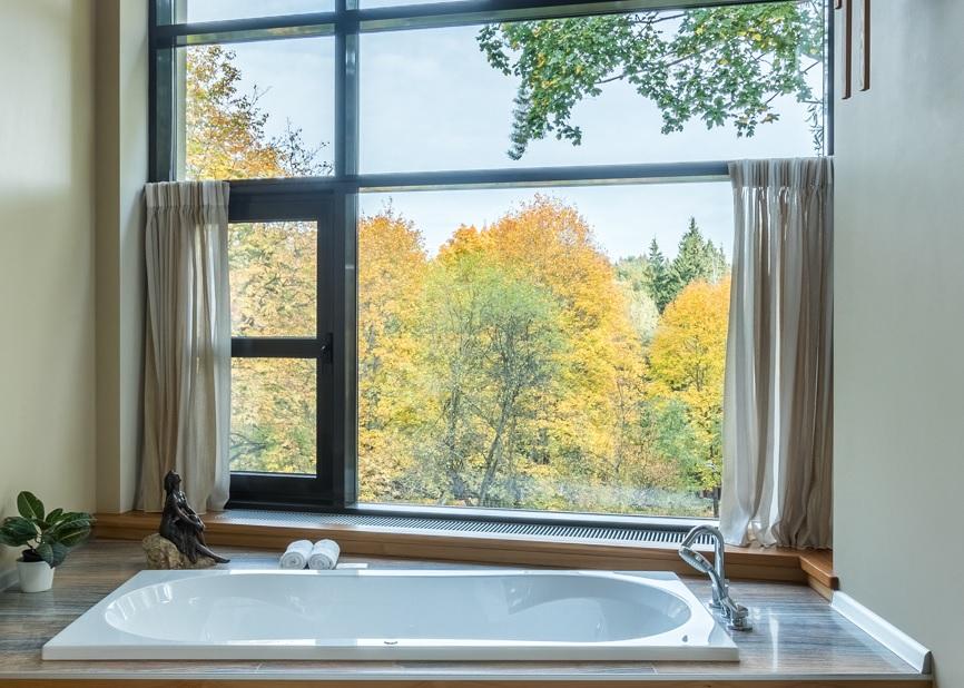 Ngắm 9 phòng tắm sở hữu view nhìn đẹp đến phát hờn, thư giãn chẳng kém spa